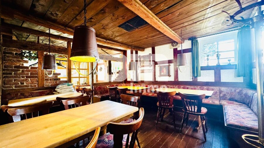 Hochwertiges effizientes Restaurant, Bar und große Wohnung mit Ausbaupotential und Terrasse - Barbereich / Tresen / Theke / Sitzplätze